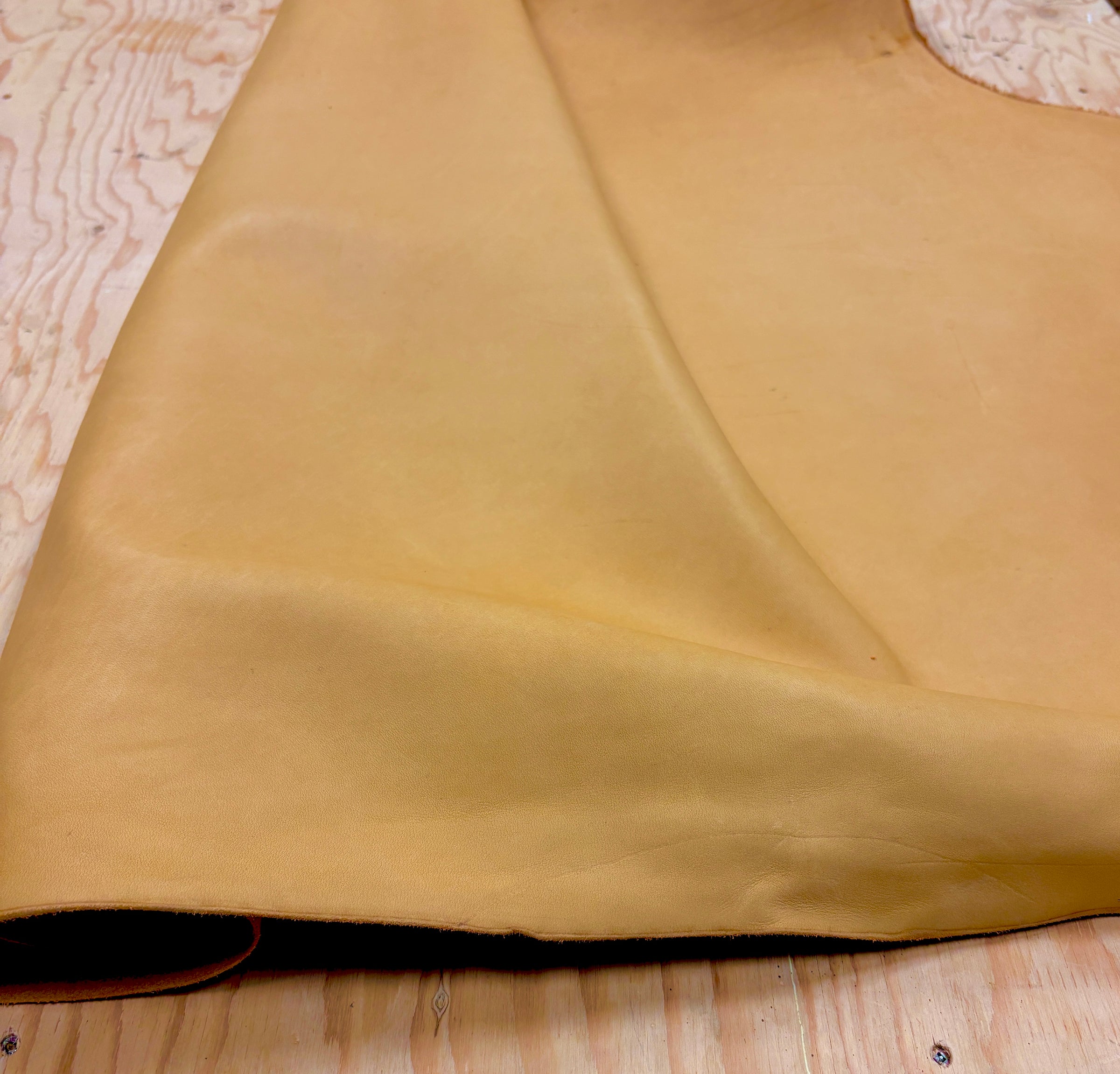 4/4.5 oz Mellowtan - Ginger Naked XL | Canadian Owned Leathercraft